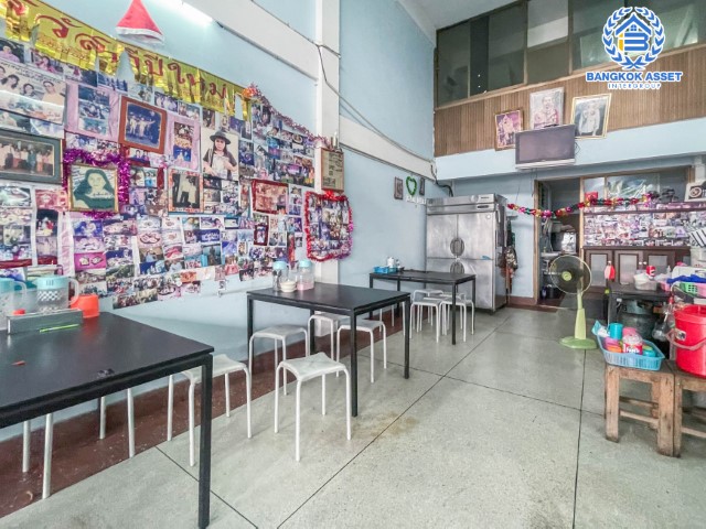 *****อาคารพาณิชย์มือสองย่านนนทบุรี ม.เรวดี60 รัตนาธิเบศร์ เนื้อที่กว้างขวางมากถึง 17 ตร.ว. ฟังก์ชัน 2 ห้องนอน 2 ห้องน้ำ ที่จอดรถ 1 คัน พื้นที่ใช้สอยเยอะ ทำเลอยู่อาศัยเหมาะกับทำการค้า ใกล้รถไฟฟ้าสายสีม่วง "สถานีบางกระสอ" จองเลย!